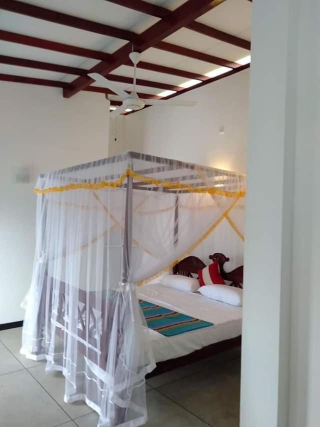 Near Beach Rest Unawatuna Exterior foto