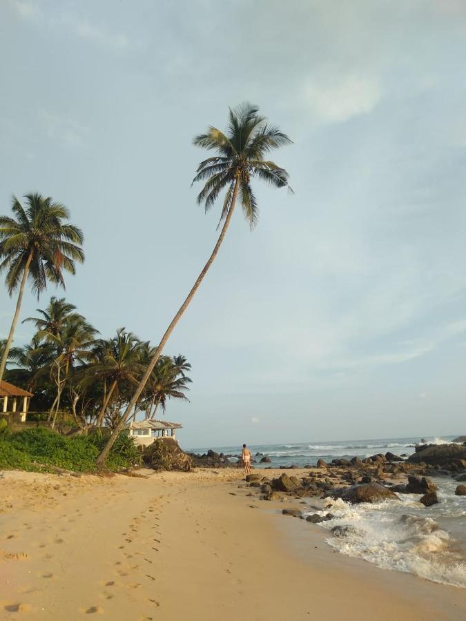 Near Beach Rest Unawatuna Exterior foto